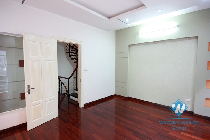 Nice house with 3 to 4 bedrooms for rent in Tay Ho